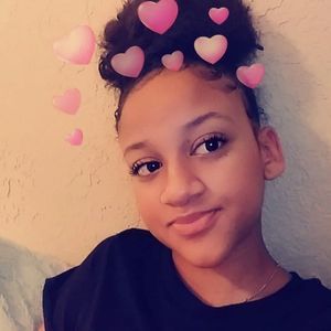 Meet your Posher, Cinthia